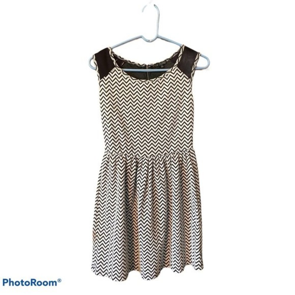 Bebop Black & White Sleeveless Dress Size S